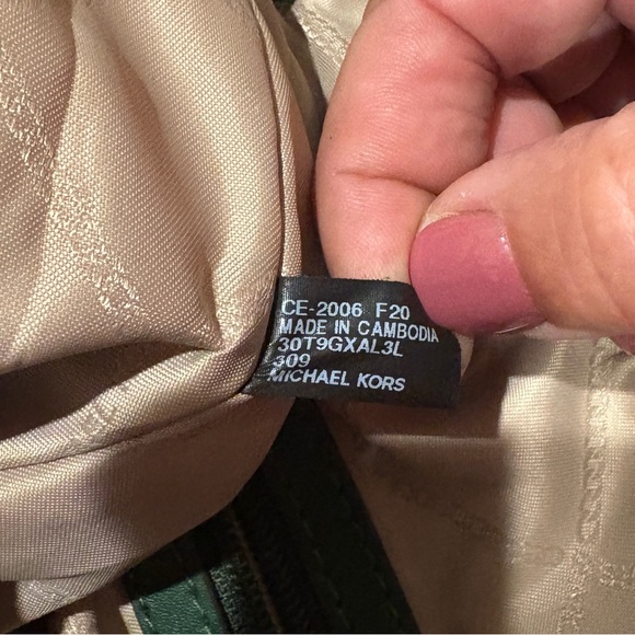 Michael Kors Pebble Leather Aria Hobo - Picture 13 of 17